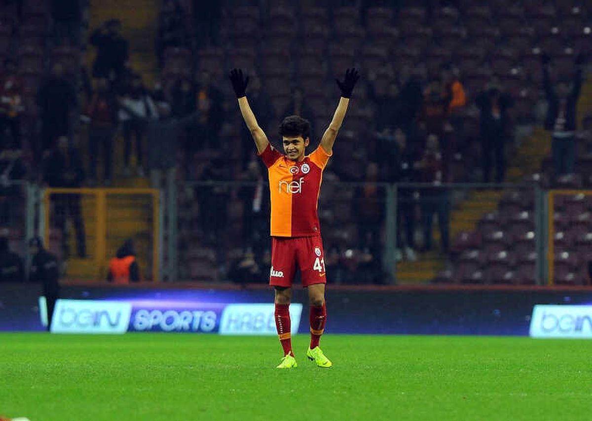 16 Yaşındaki Mustafa Sahaya Çıktı