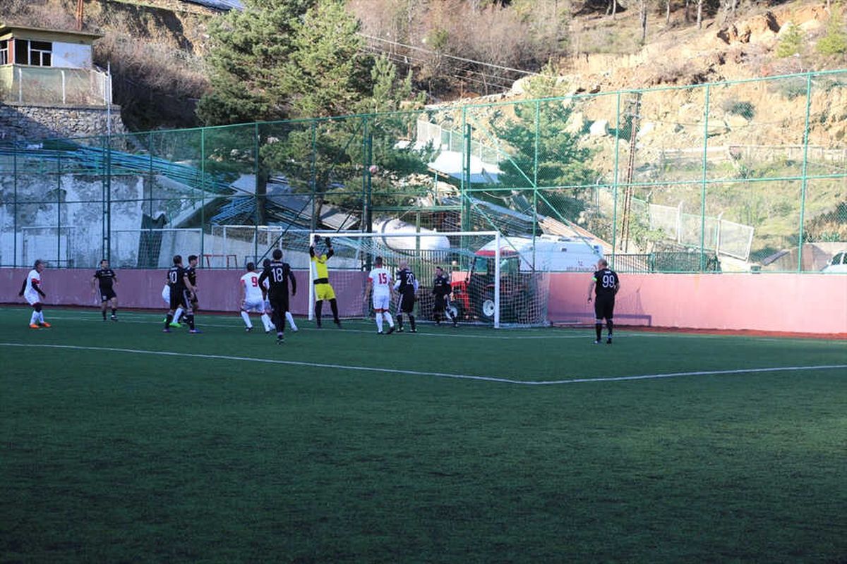 Artvin\'de Uluslararası Dostluk Maçı