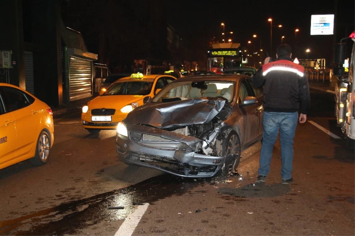 Başkent\'te Zincirleme Trafik Kazası: 2 Yaralı