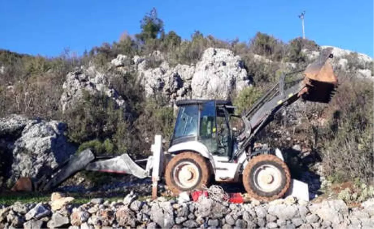 Çaldığı Kepçeyi Boyayıp Sahibine Satmaya Kalktı