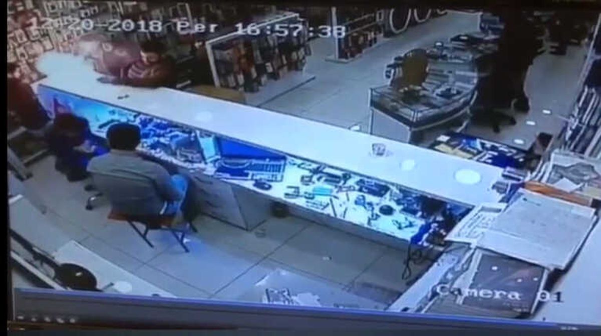 Cep Telefonu Bataryası Bomba Gibi Patladı