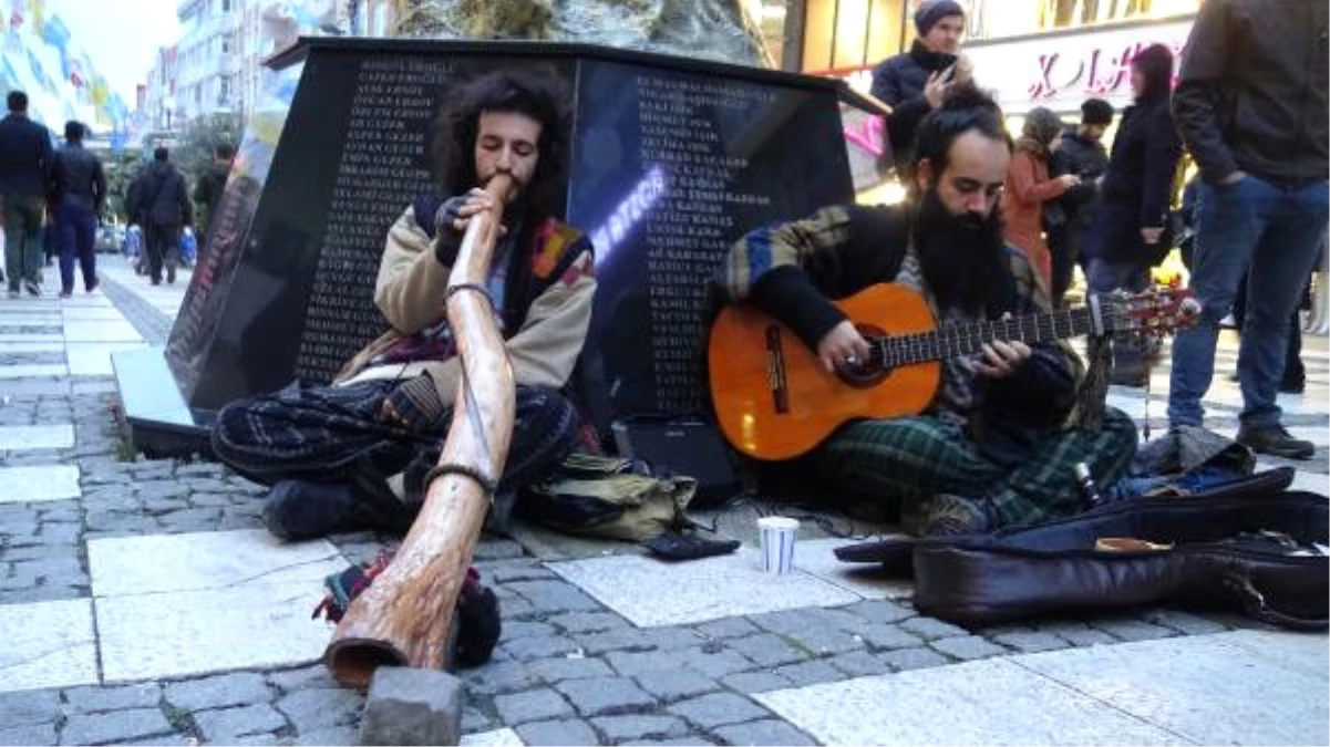 Didgeridoo\'lu Sokak Müzisyenlerini Görenler Şaşırdı