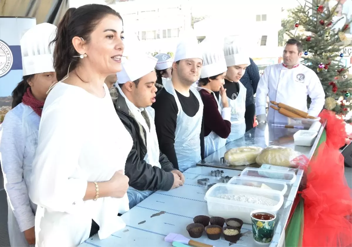 Engelli Çocuklar Sahnede Kurabiye Yaptı