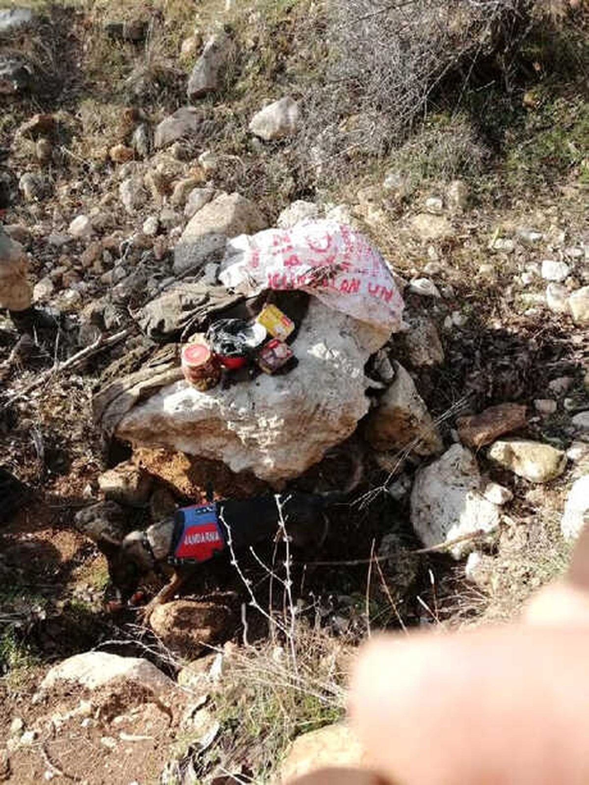 Eruh\'ta PKK\'lı Teröristlerin 6 Sığınağı İmha Edildi