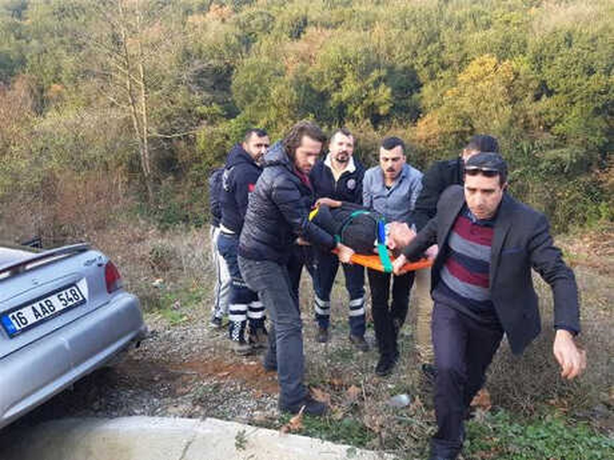 Kanala Uçan Otomobilin Sürücüsü Yaralandı