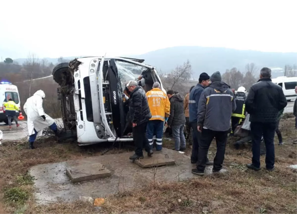 Midibüs Devrildi: 10 Yaralı