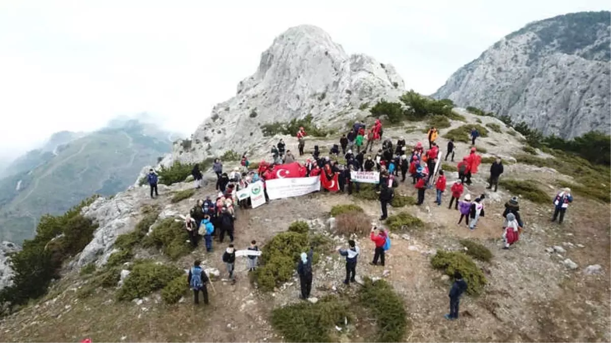 Sarıkamış Şehitleri Spil\'in Zirvesine Yapılan Yürüyüşle Anıldı