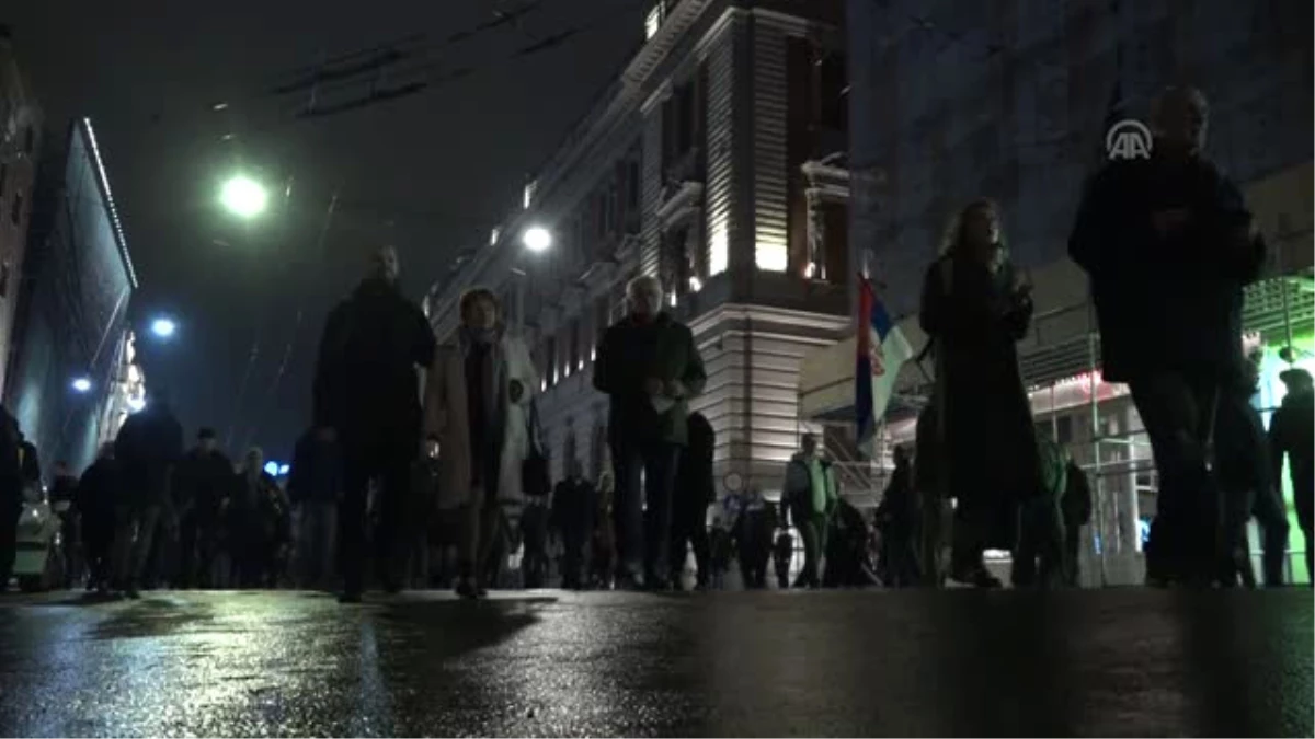 Sırbistan\'da Hükümet Karşıtı Protesto