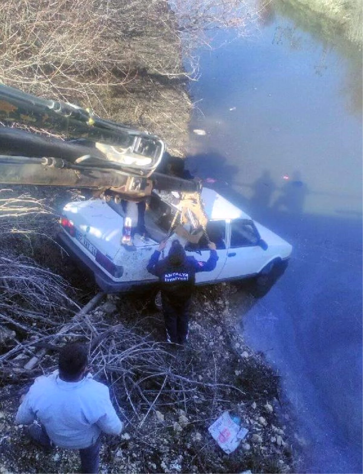 Sulama Kanalına Uçan Otomobilde Ölü Bulundu