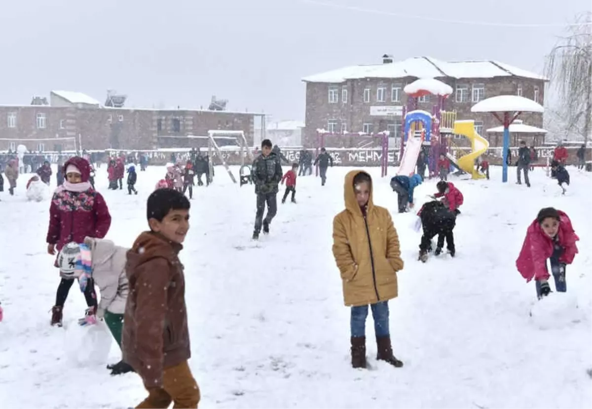 Ahlat\'ta Eğitime Yarım Gün Ara Verildi