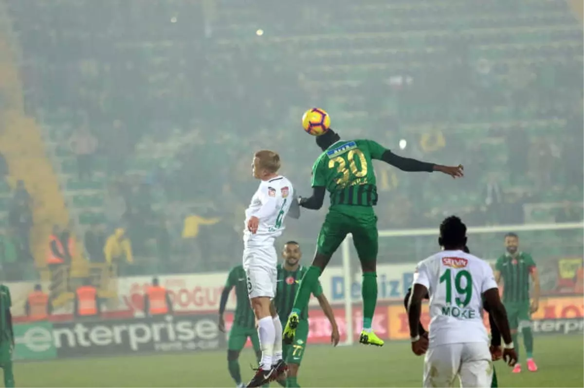 Akhisarspor ile Konyaspor Berabere Kaldı