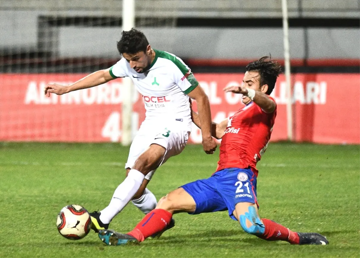 Altınordu ve Giresunspor Puanları Paylaştı