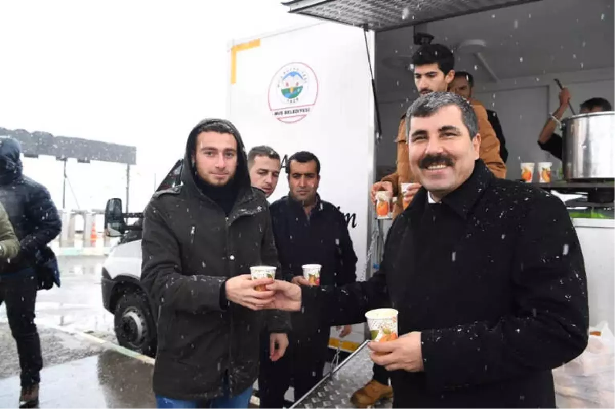 Başkan Asya\'dan Öğrencilere Çorba İkramı