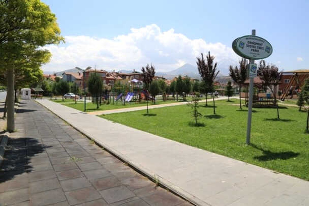 Çevre Temizlik Vergileri ile Kamelya ve Çöp Sepetleri Alınacak