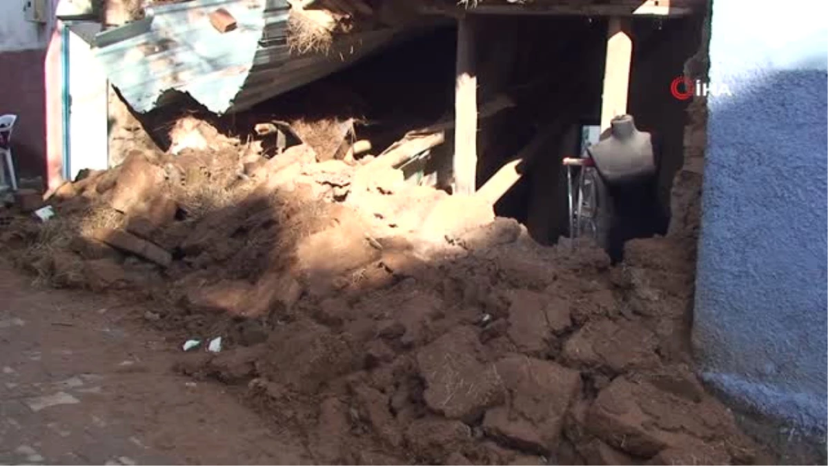 Ceylanpınar\'da Şiddetli Yağış Nedeniyle Ev Çöktü