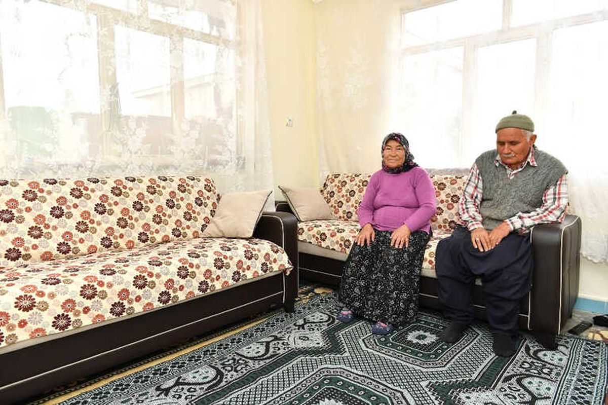 Evi Yanan Çifte Büyükşehir\'den Yardım