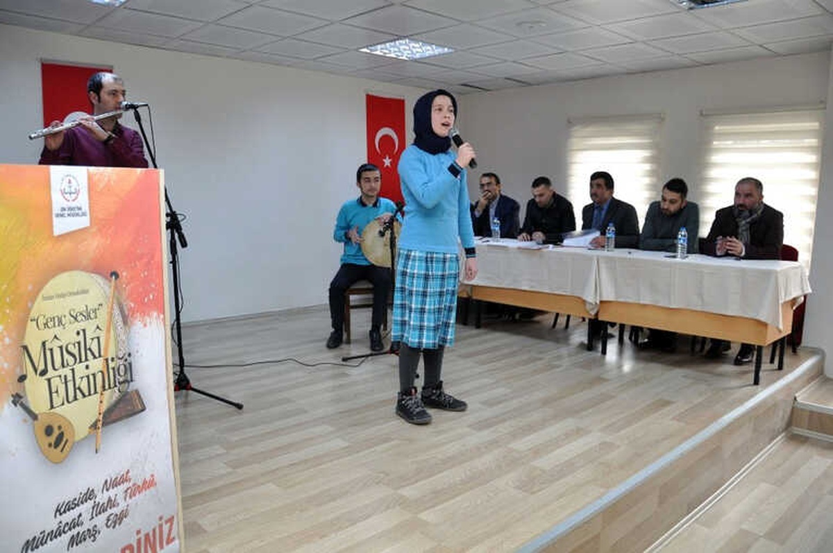 Gümüşhane\'de \'Genç Sesler Musiki Yarışması\' Yapıldı
