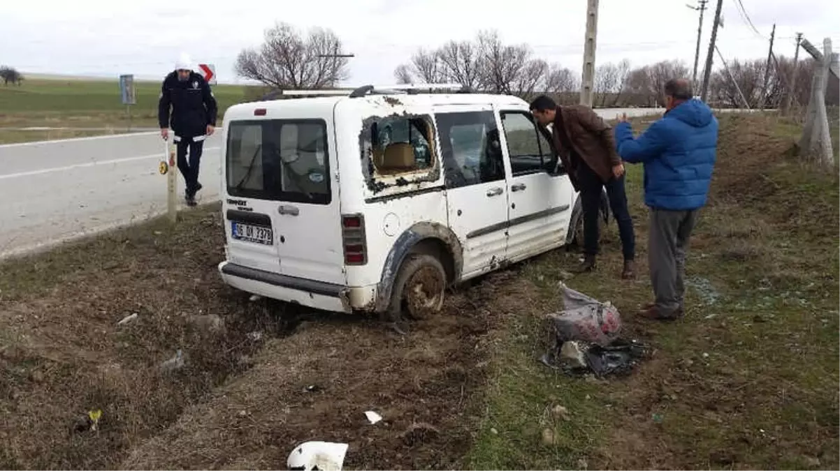 Hafif Ticari Araç Devrildi: 1 Yaralı