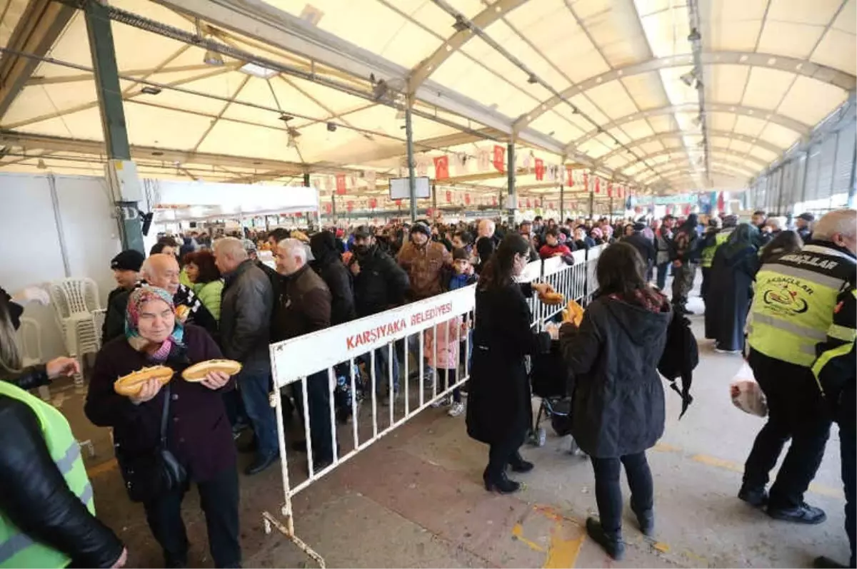 Hamsi Şöleninde 5 Ton Hamsi Dağıtıldı, İzmirliler Hamsiye Doydu