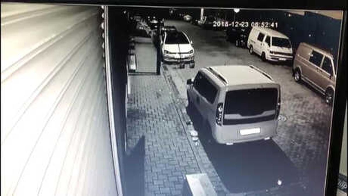 Hırsızları Durdurmak İçin Kendi Aracıyla Hırsızların Aracına Çarptı