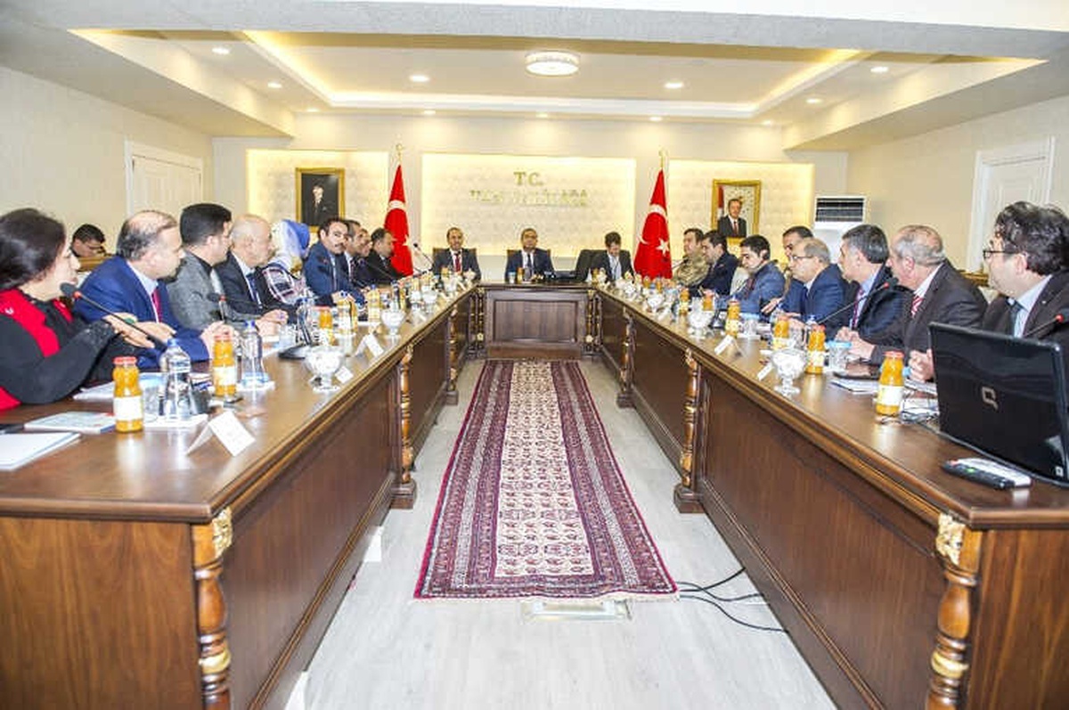 İzdes Heyeti Van\'da İstişarelerde Bulundu