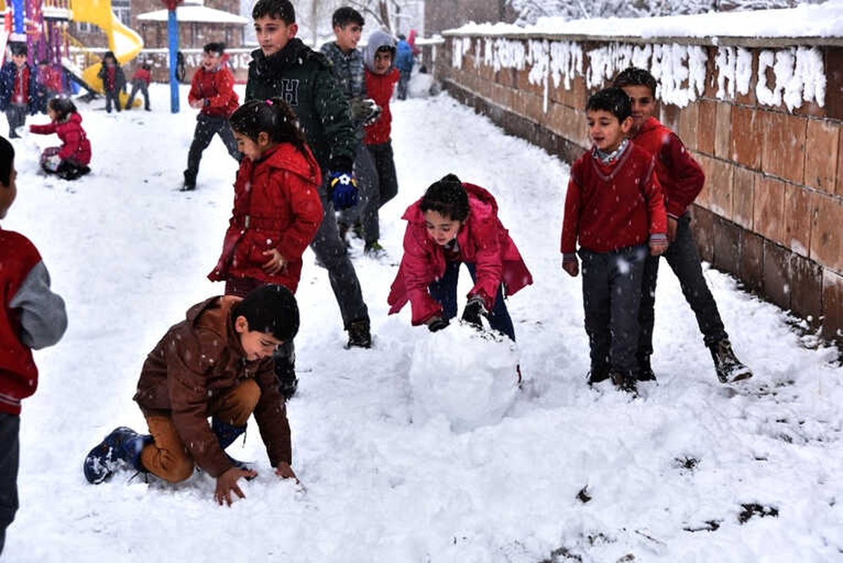 Kar Yağışı En Çok Çocukları Sevindirdi