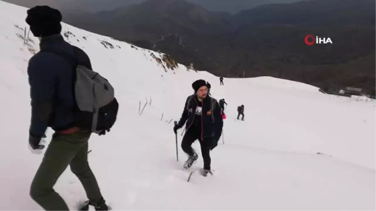 Karlar Altında 2 Bin 157 Rakımlı Bozdağ\'a Tırmanıp Şehitlerimizi Andılar