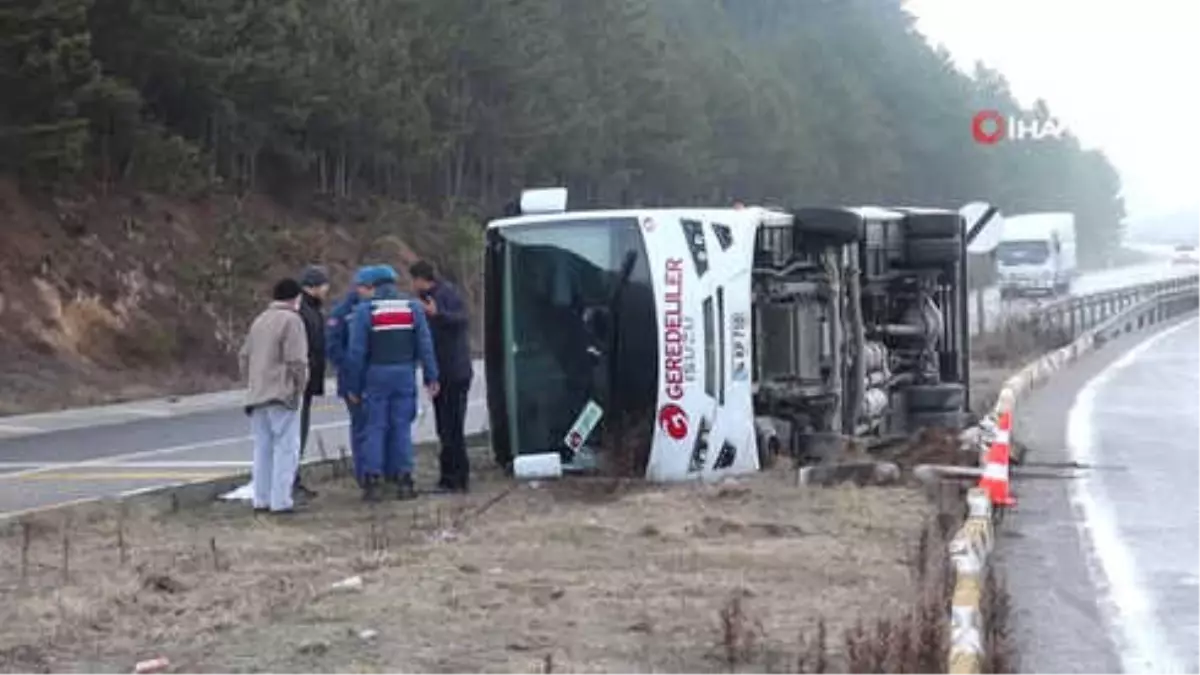 Kontrolden Çıkan Personel Servisi Devrildi: 10 Yaralı
