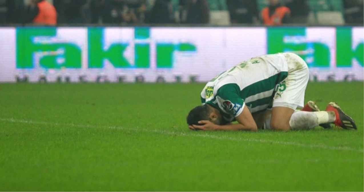Son Dakikada Penaltı Kaçıran Bursasporlu Futbolcu, Sahadan Çıkamadı