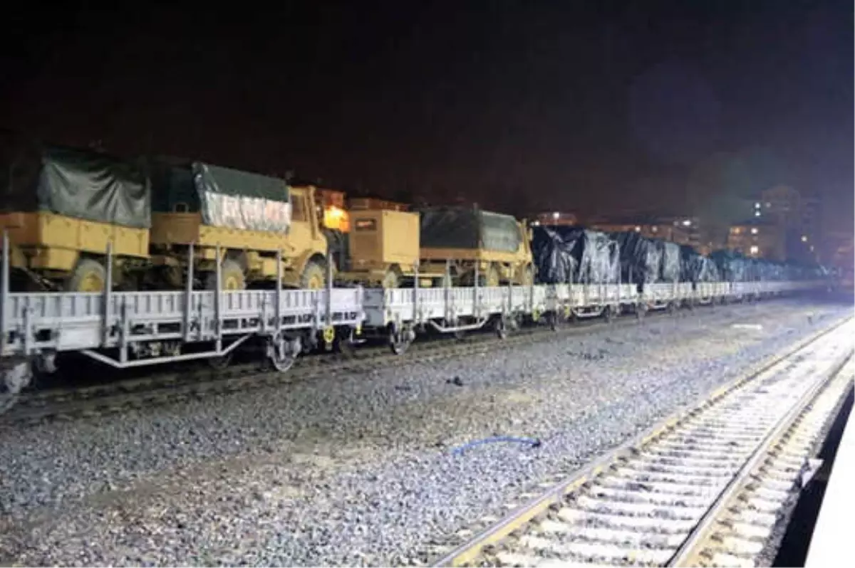 Suriye sınırına çok sayıda zırhlı araç sevk edildi