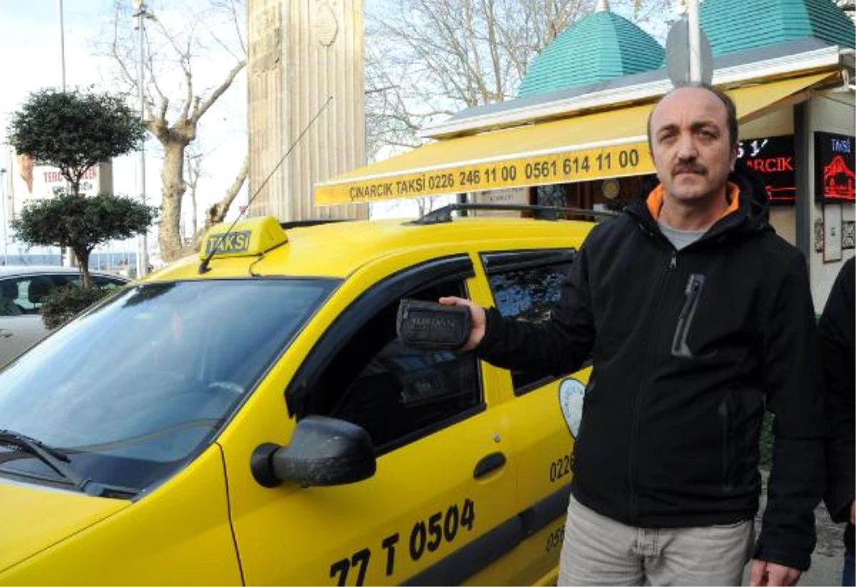 Taksici, Aracında Unutulan Çantadaki Altınların Sahibini Arıyor