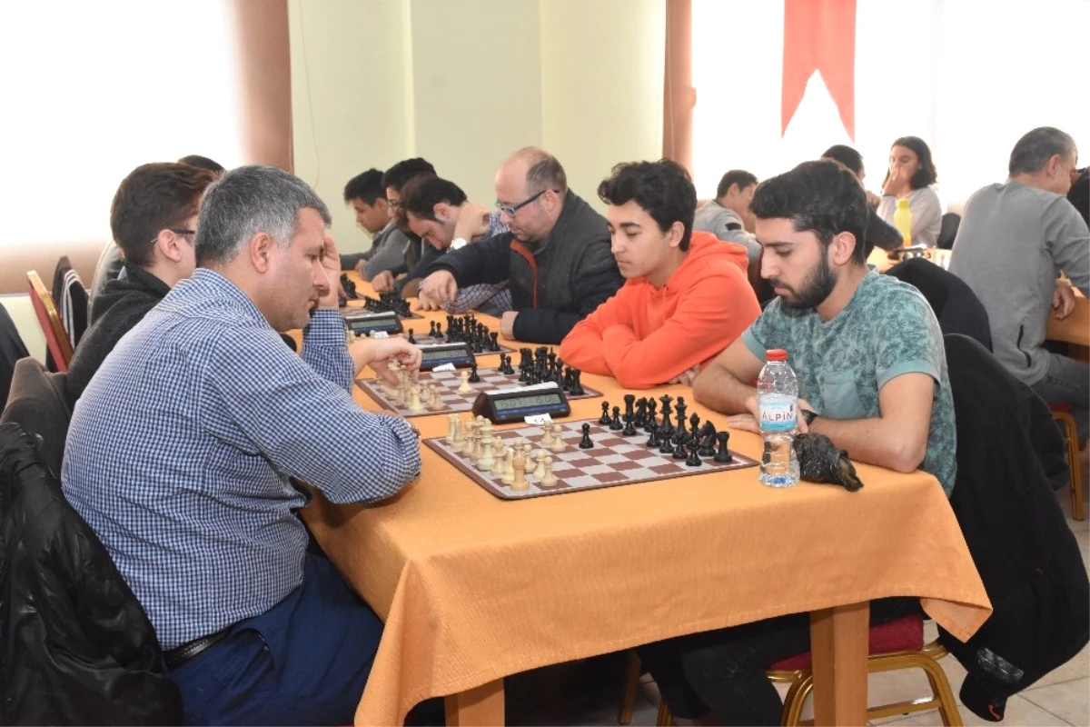 Tarsus\'ta Satranç ve Briç Turnuvaları