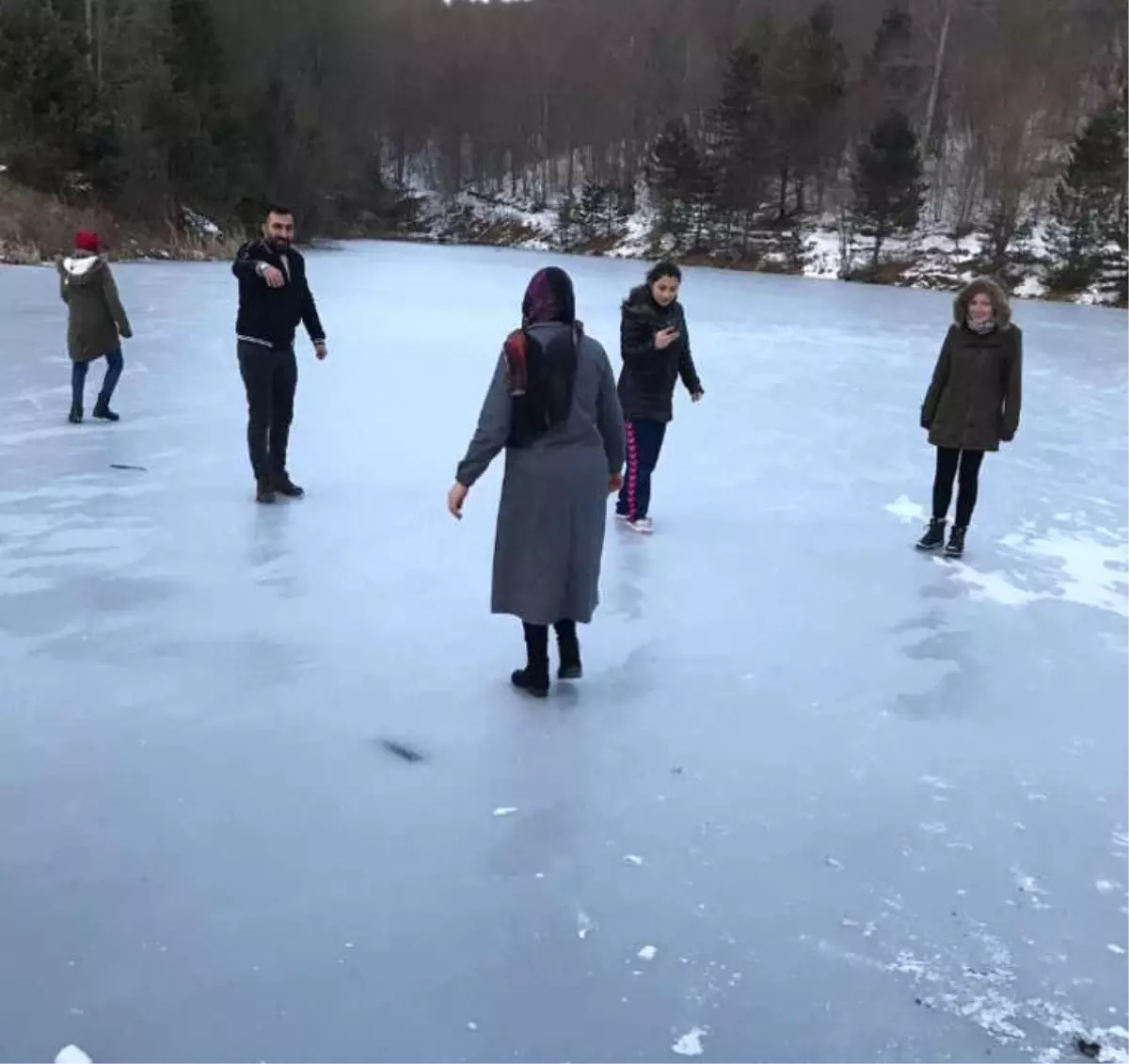 Topuk Yayla Göleti Buz Tuttu