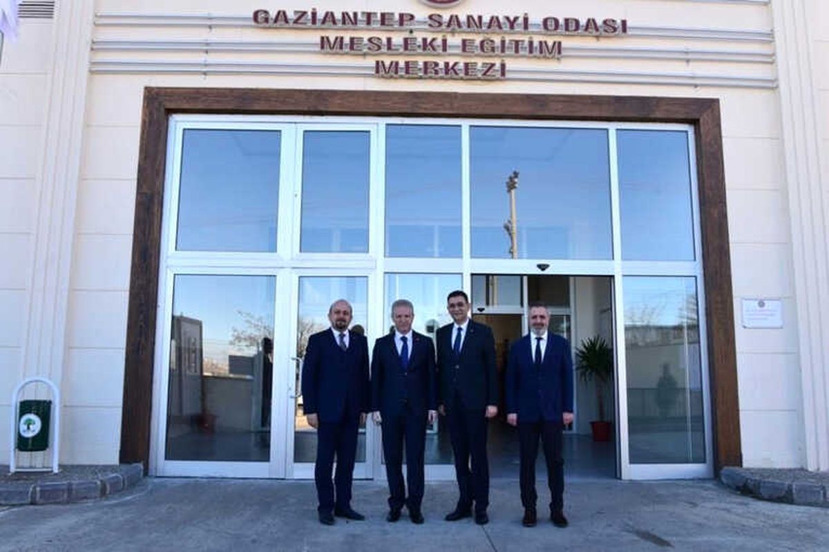 Vali Gül\'den Gso-Mem\'e Övgü