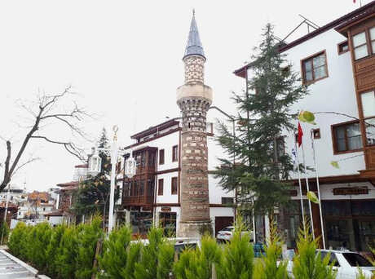 Yanan Caminin Asırlık Minaresi Elmalı\'nın Simgesi Oldu