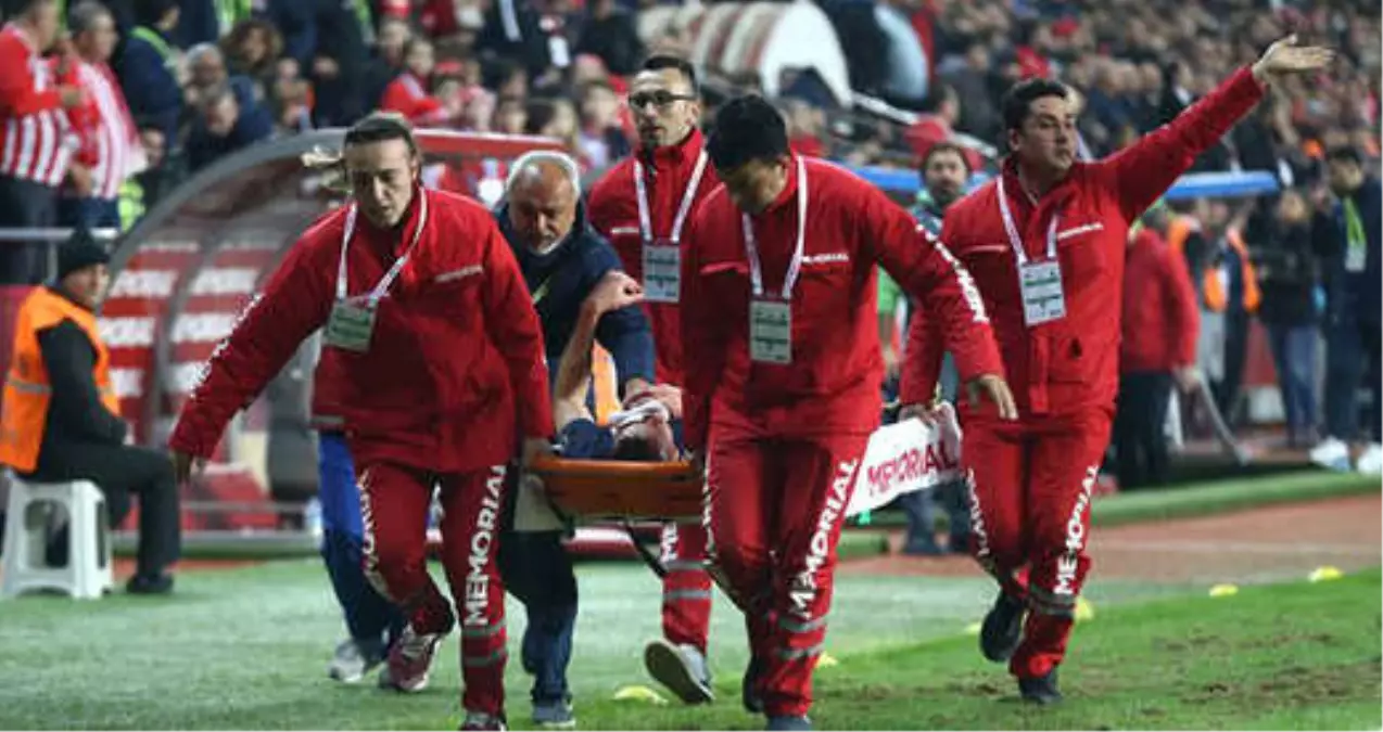 Antalyaspor-Fenerbahçe Maçında Ambulansla Hastaneye Kaldırılan Chico\'da Korkulan Olmadı