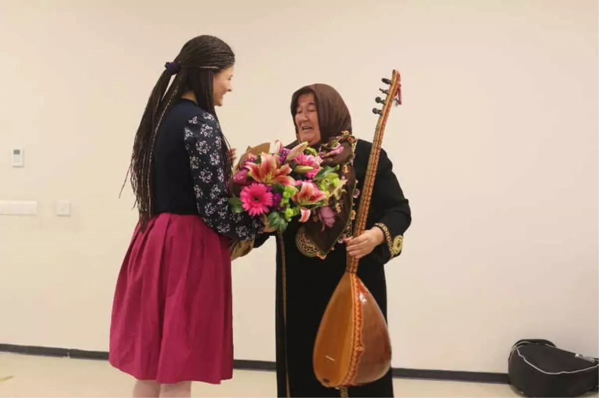 Aşık Nurşah Üniversiteli Gençlerle Buluştu