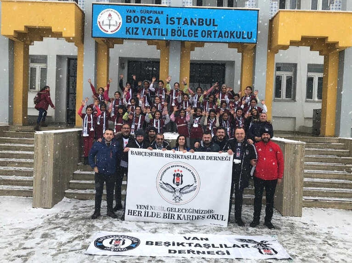 Bahçeşehir Beşiktaşlılar Derneğinden Vanlı Çocuklara Anlamlı Ziyaret