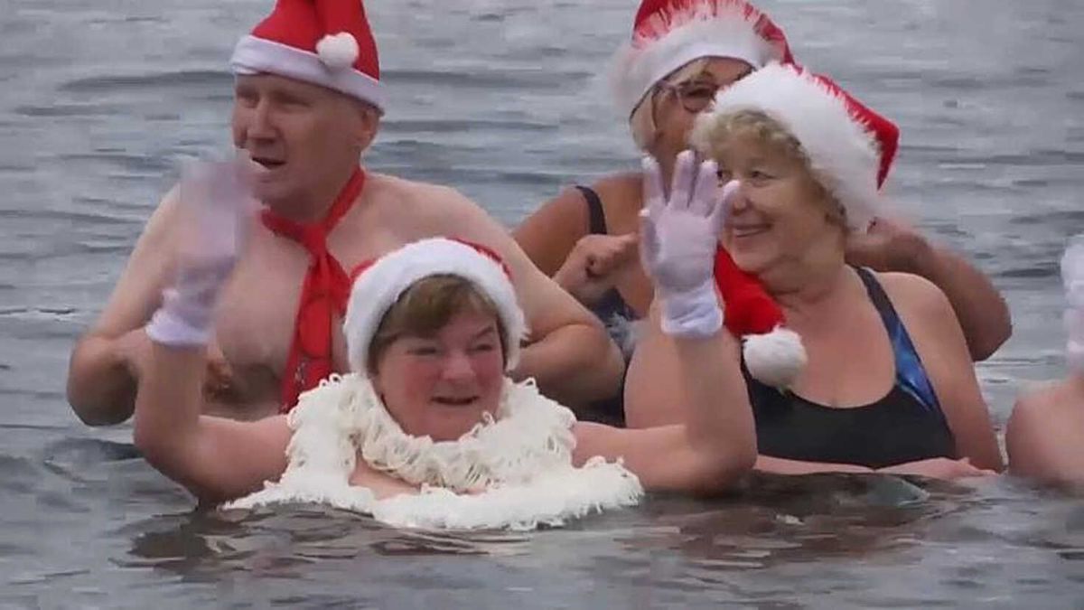 Berlin\'de Buz Gibi Gölde Noel Kutlaması