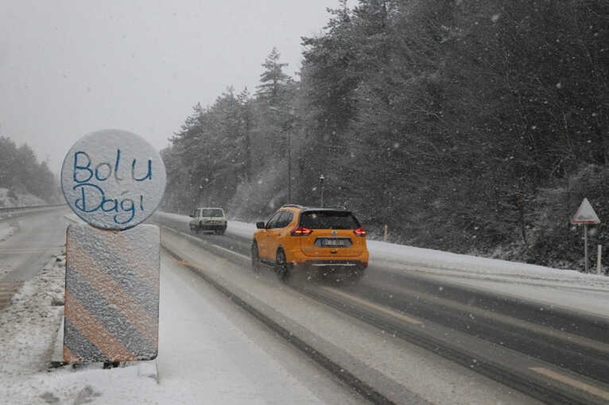 Bolu Dağı\'nda Kar Yağışı Etkili Oluyor