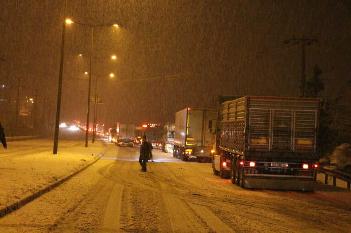 D-300 Karayolu Kar Nedeniyle 2 Saat Trafiğe Kapalı Kaldı