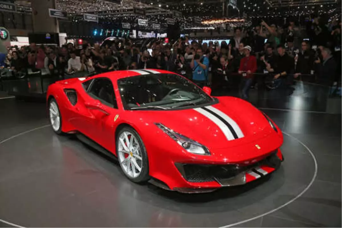 Ferrari 488 Pista Ödüle Doymuyor!