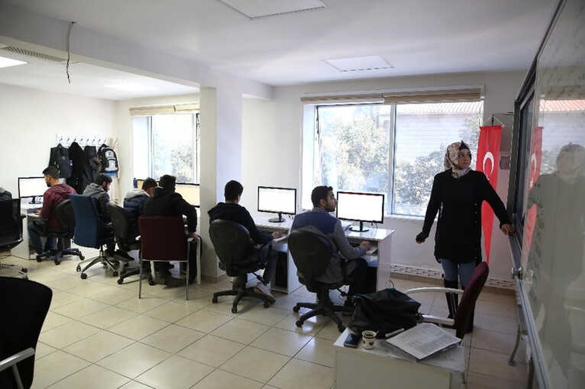 Gençler Haliliye Belediyesi ile Teknoloji Çağına Uyum Sağlıyor