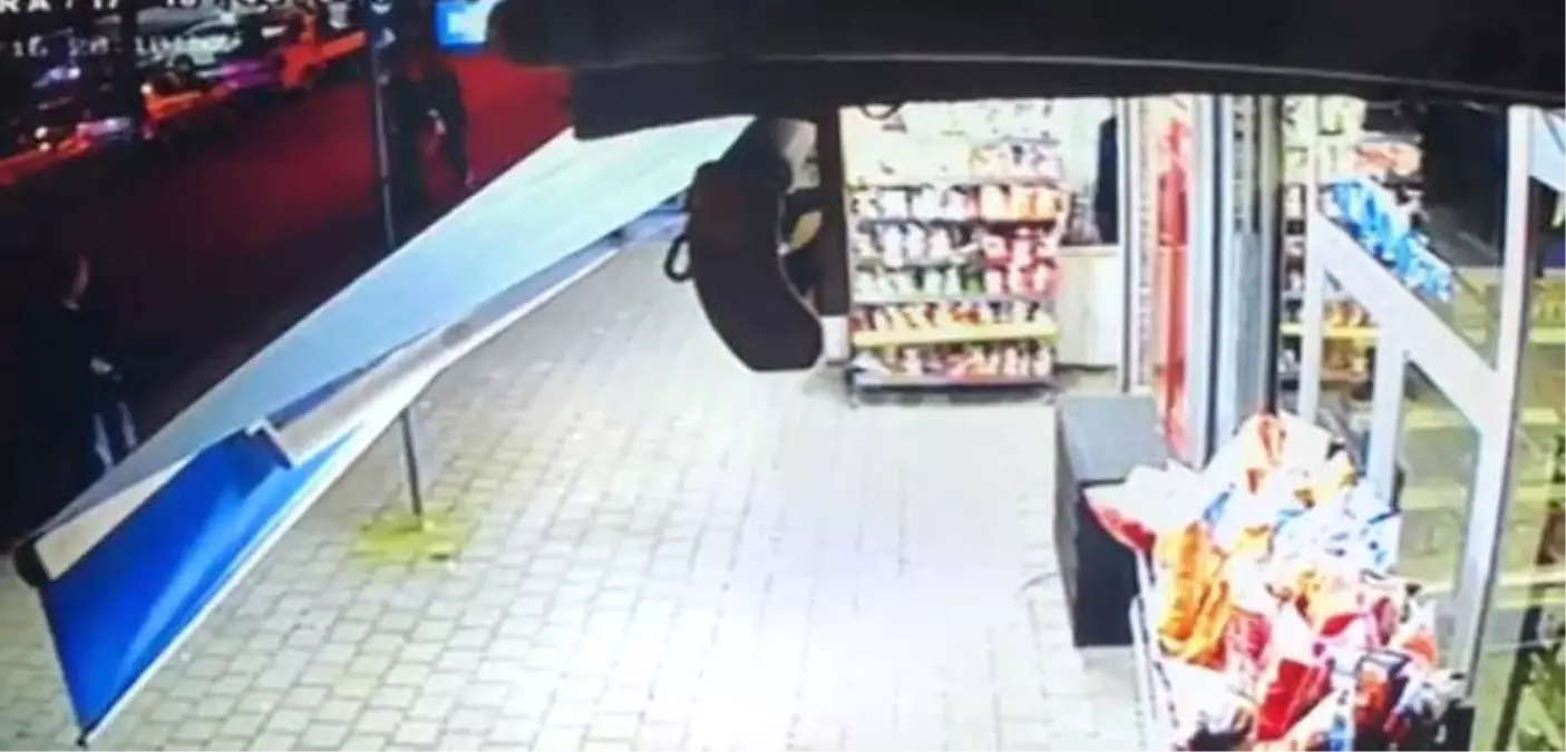 Hendek\'te Yaşanan Silahlı Kavganın Güvenlik Kamera Görüntüleri Ortaya Çıktı