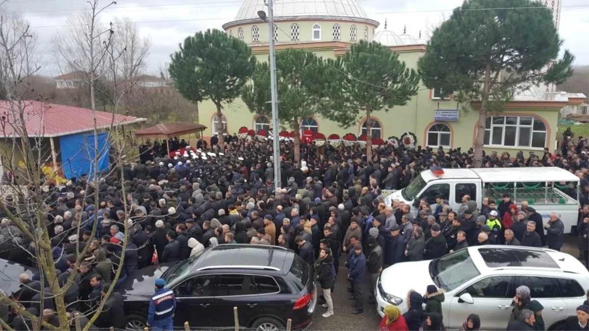 İstanbul\'da Kazada Şehit Olan Polis, Son Yolculuğuna Uğurladı