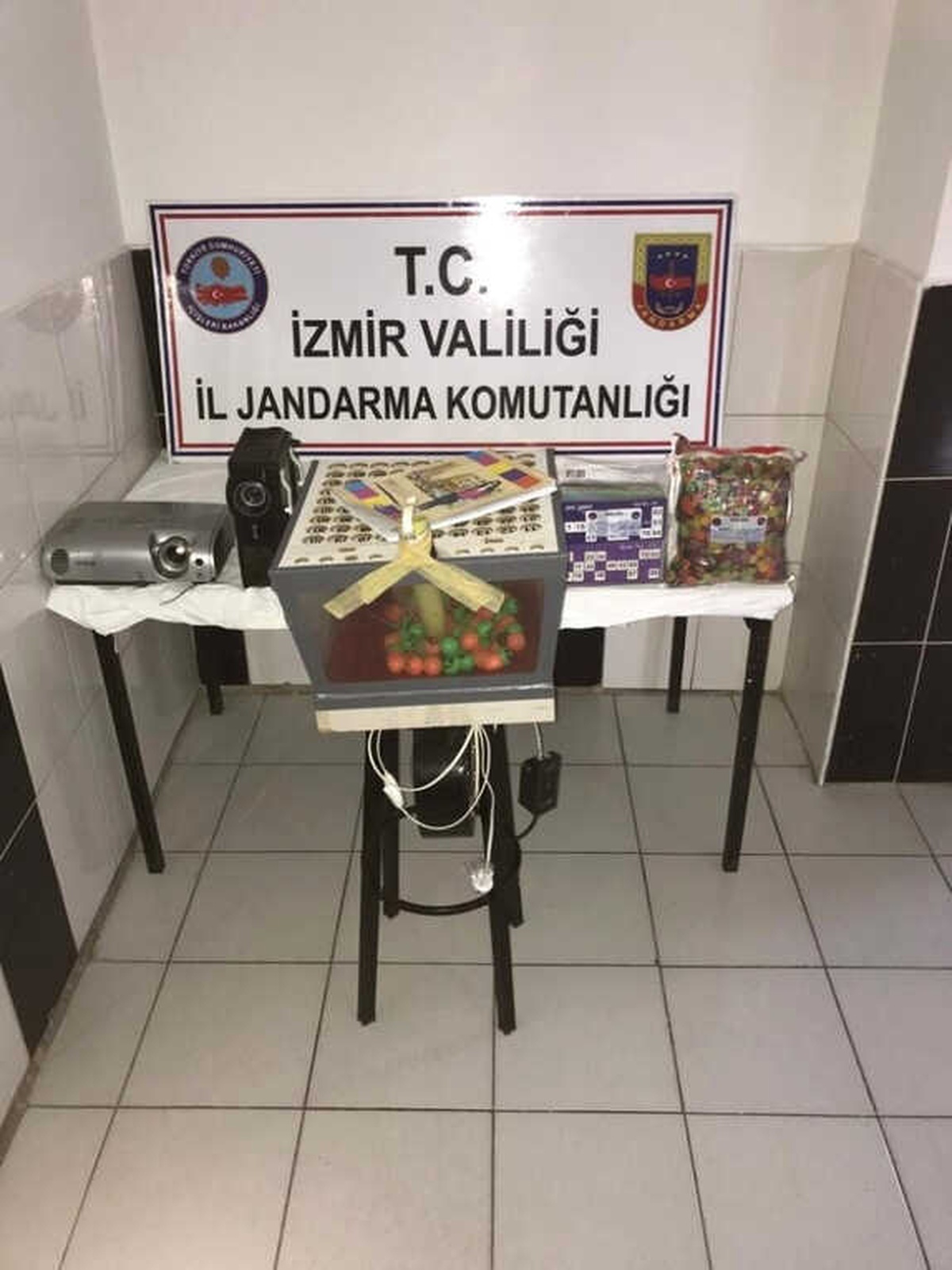 İzmir\'de Tombala Operasyonu: 33 Şahsa İdari Para Cezası