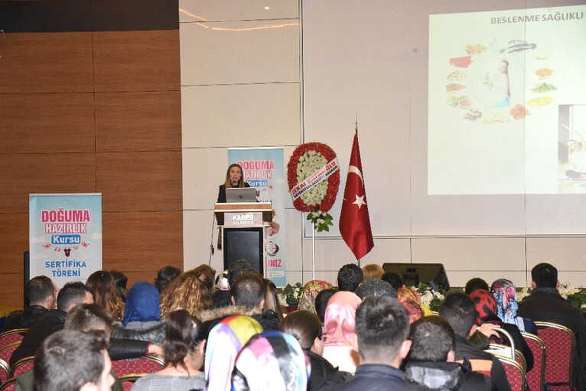 Karesi\'de 226 Anne Adayı Kurs Gördü
