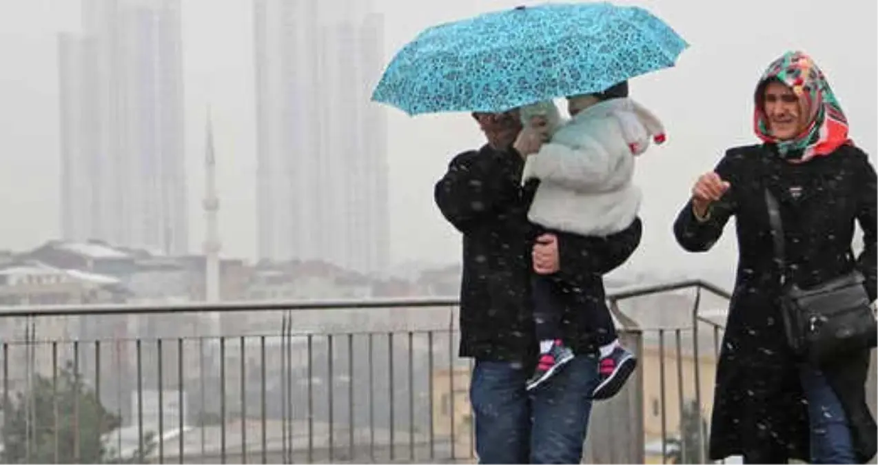 Meteoroloji Günler Önce Uyarmıştı! İstanbul\'da Beklenen Kar Yağışı Başladı