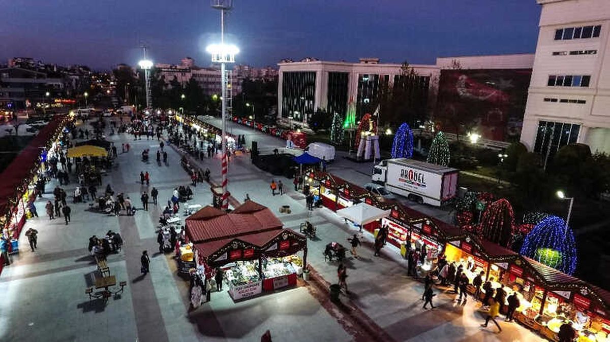 Muratpaşa 2019 İçin Işıklandırıldı