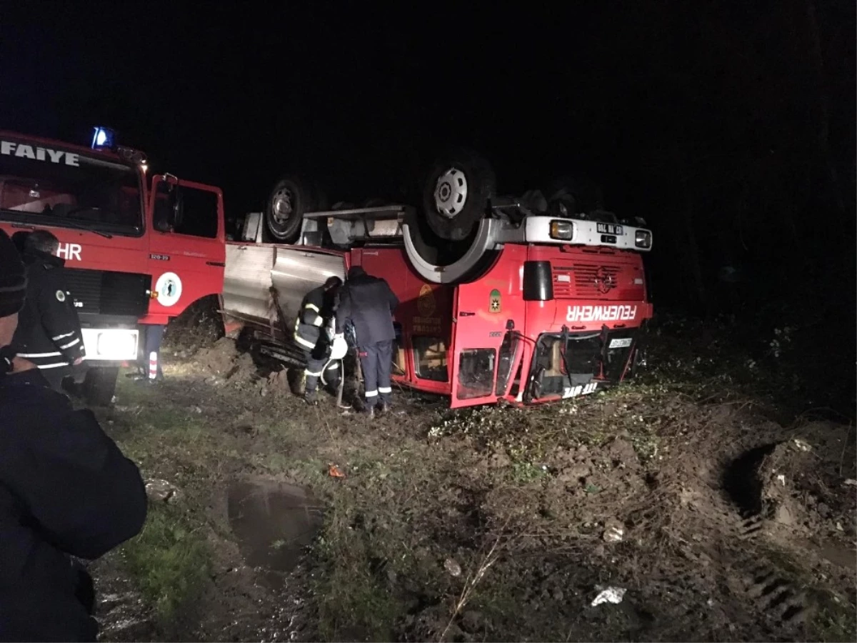 Olaya Giden İtfaiye Aracı Kaza Yaptı, 3 İtfaiyeci Yaralandı